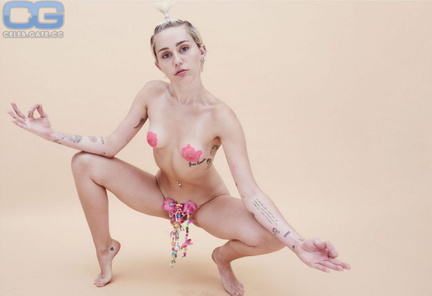 miley-cyrus-private-nudes-439086